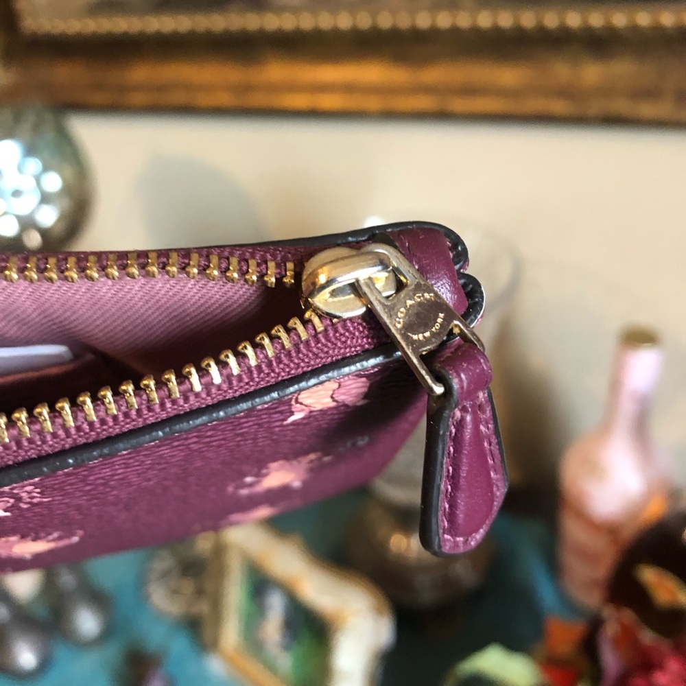 Adorable Authentic Coach Wallet w Little Dancing Mice! Perfect condition. - Picture 5 of 8